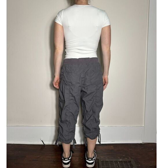 Calvin Klein Performance Gray Cargo Capris Size Large - Picture 2 of 9